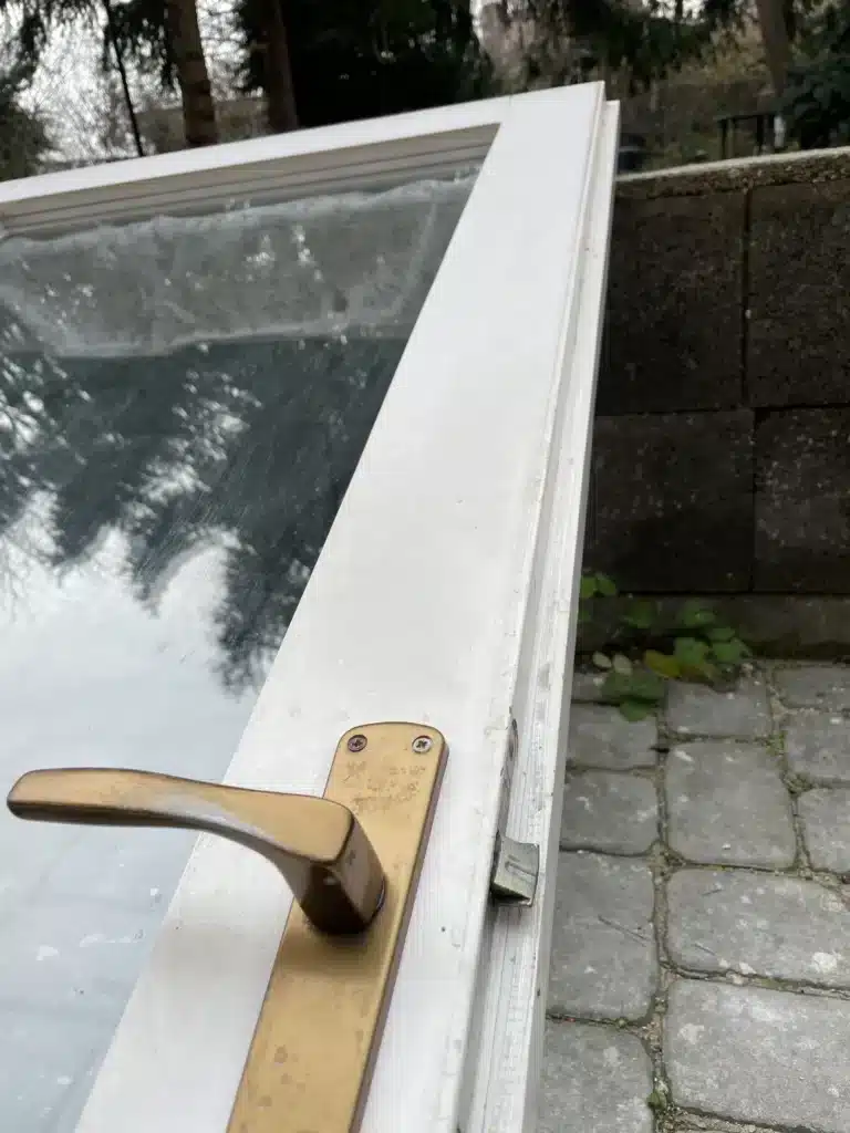 Repase dřevěného okna před renovací
